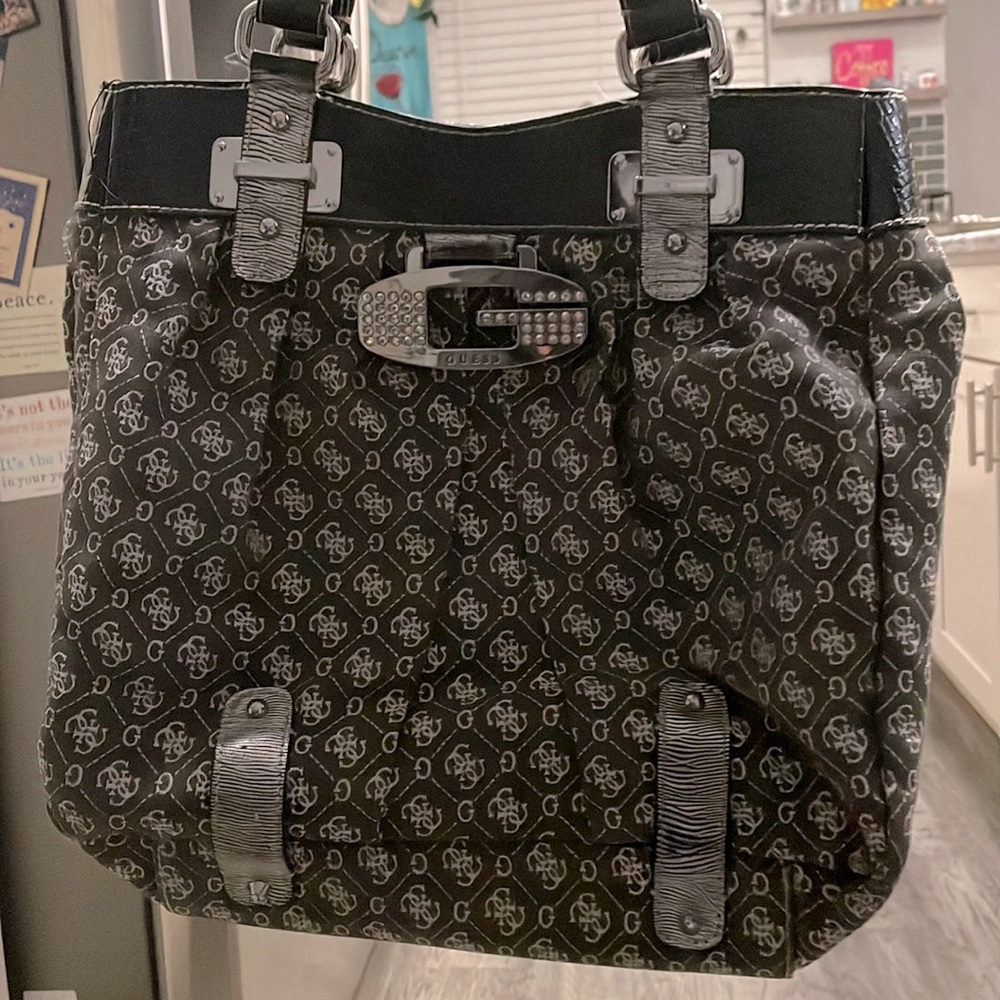 Guess Women's Large Handbag/Shoulder Bag with Monogram Signature- Gently used